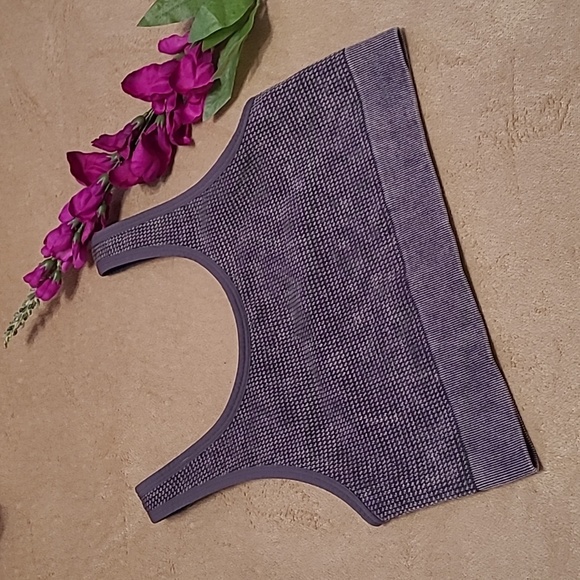 PINK Victoria's Secret Sports Bra NWOT - Picture 2 of 4